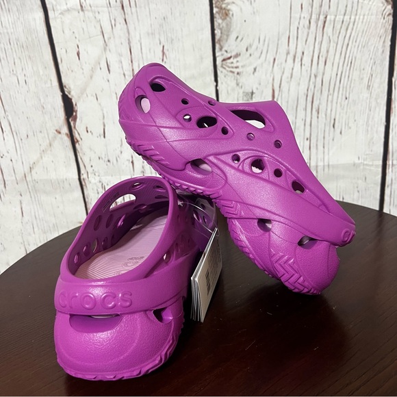 CROCS Women's Vibrant Purple Clogs - Picture 3 of 14